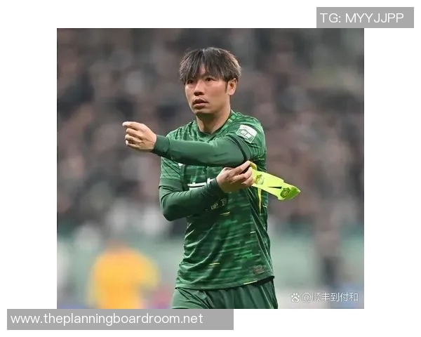 儿时经历疾病磨砺成才的足球明星们的奋斗故事与成长历程