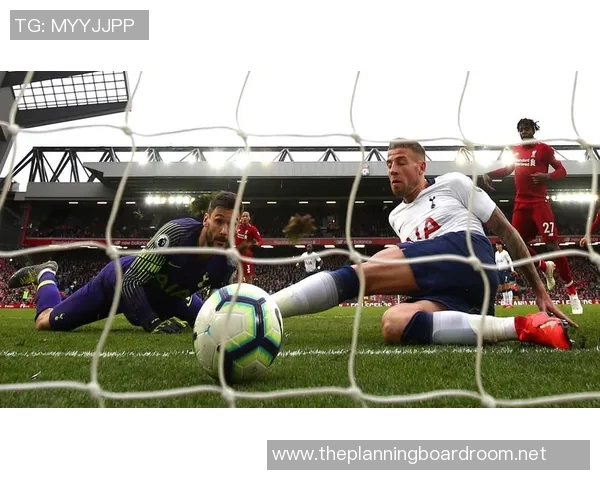 在风暴中心的冷静者足球明星如何在压力下保持镇定与专注