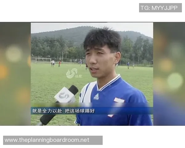 我心中的足球英雄他用激情与努力书写传奇人生 我心中的足球英雄他用激情与努力书写传奇人生