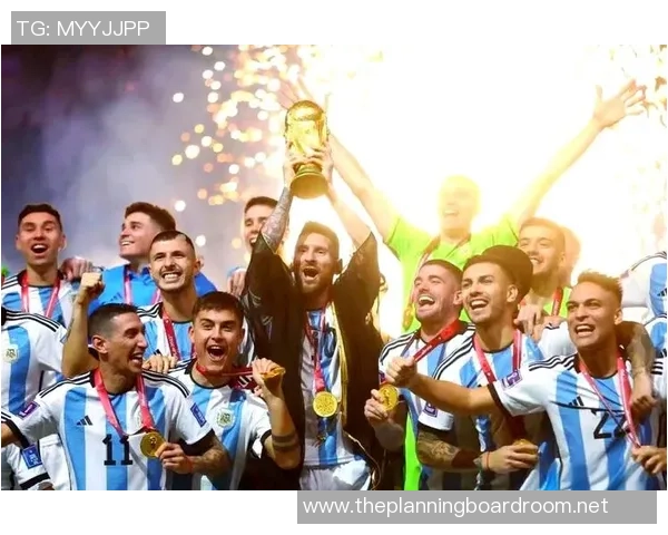 贺炜对足球明星的热爱与追逐展现了他的独特魅力与激情 贺炜对足球明星的热爱与追逐展现了他的独特魅力与激情