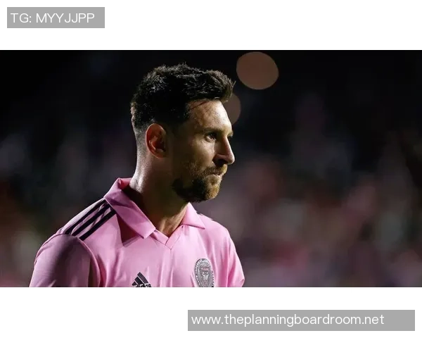 足球明星中场位置的重要性与影响力分析 足球明星中场位置的重要性与影响力分析