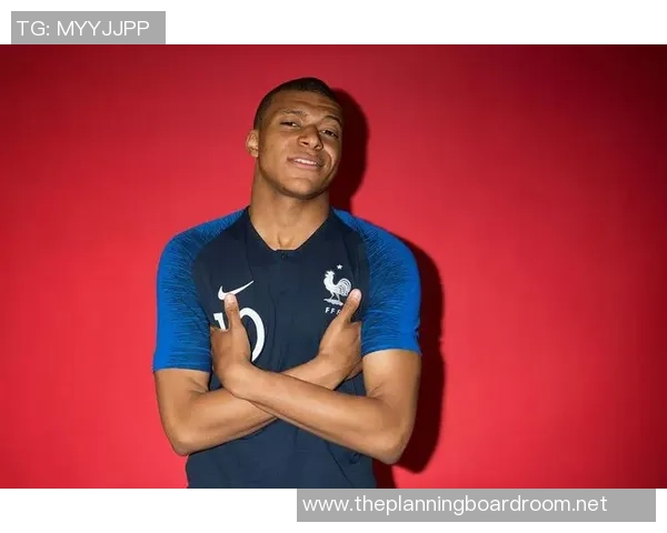 足球明星简约风格图片合集展现各大球星魅力与风采 足球明星简约风格图片合集展现各大球星魅力与风采