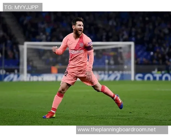 高个长头发足球明星的魅力与风采解析